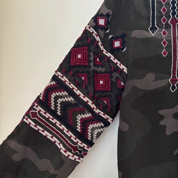 Johnny Was Workshop Camo Embroidered Silk Blouse Small - Picture 3 of 8